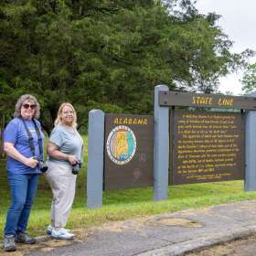 Elizabeth-Stead-Alabama-Outing